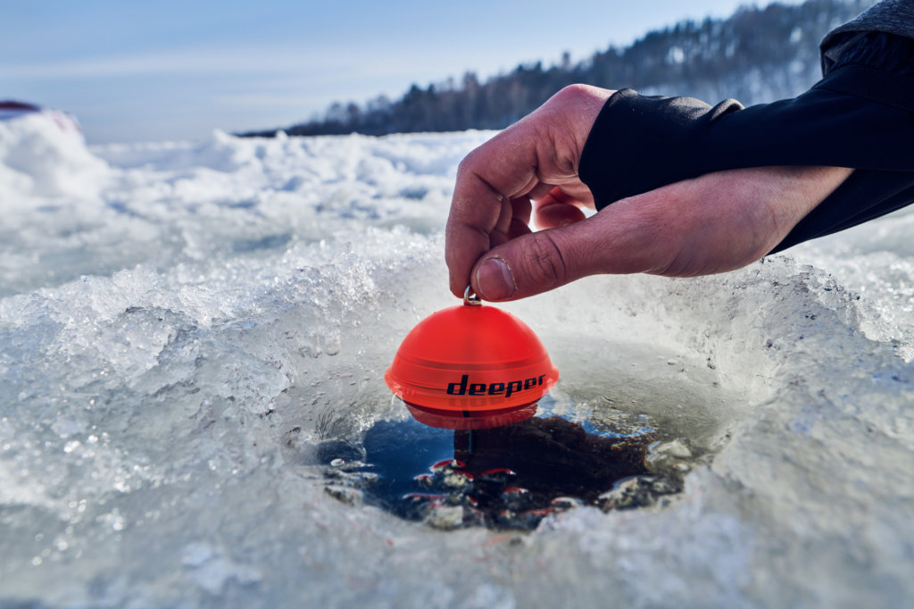 "Deeper" Fish Finder is dipped into icy water