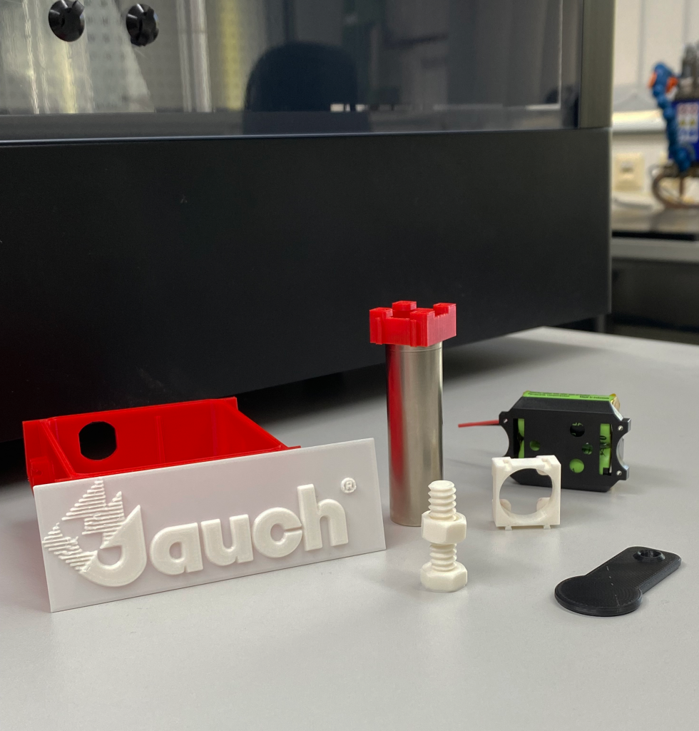 Verschiedene gedruckt Produkte, die die ersten Versuche mit dem 3D-Drucker waren